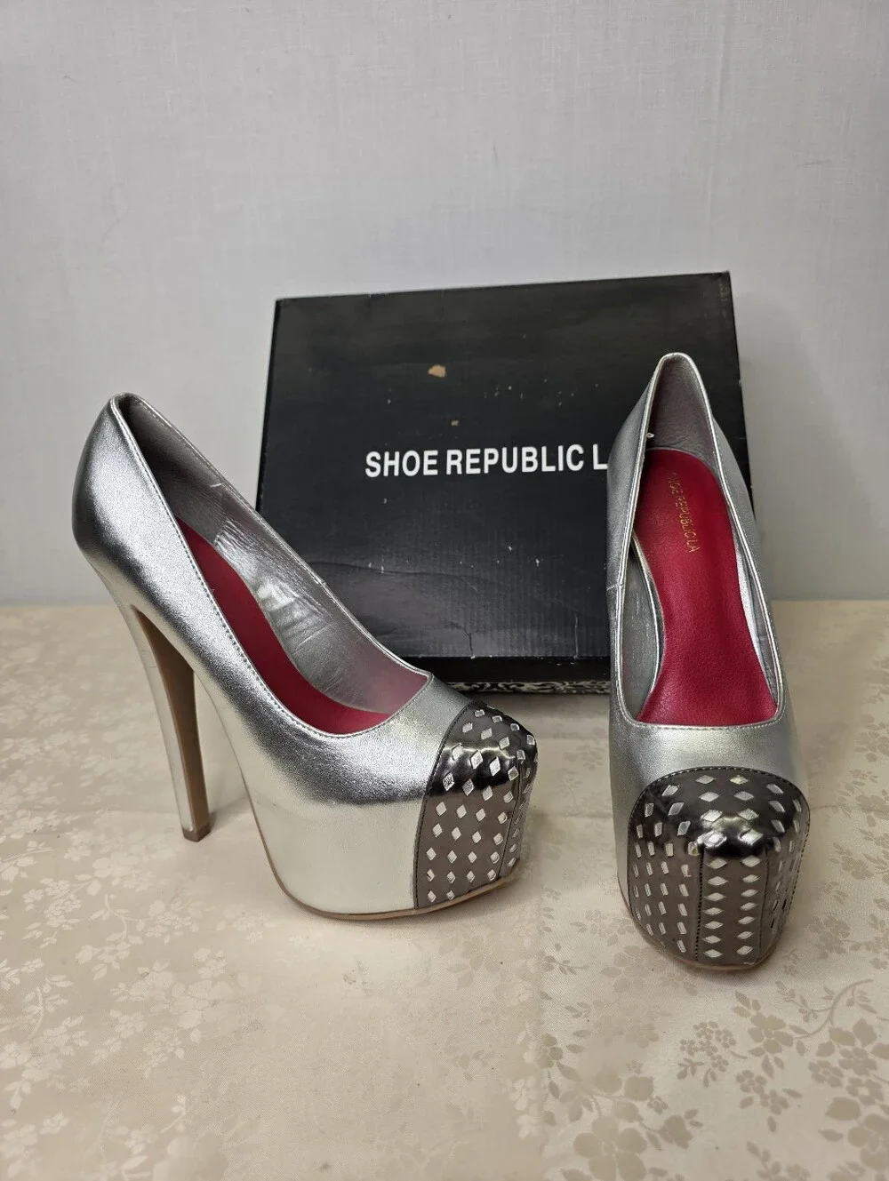 SHOE REPUBLIC LA Venerable Silver Platform Pump Heel Rhinestone Toe 7.5
